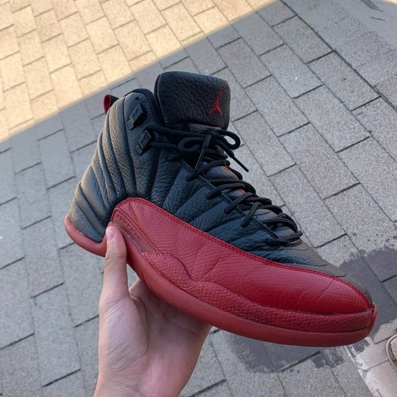 JORDAN 12 FLU GAMES SIZE 10.5